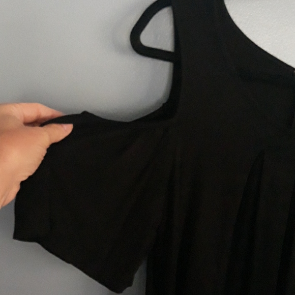 Open Shoulder Top - Picture 3 of 4